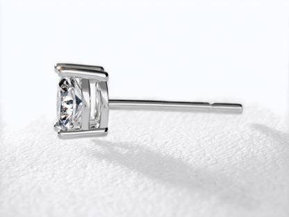 Men's earring with lab-grown diamond