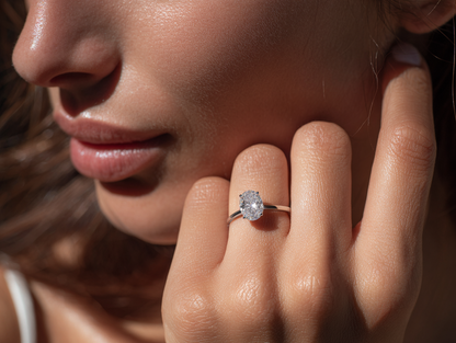 Платинен пръстен с овален диамант „Фростина“