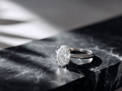 Платинен пръстен с овален диамант „Фростина“