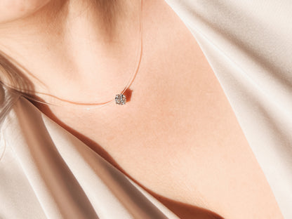 Колие с диамант на корда