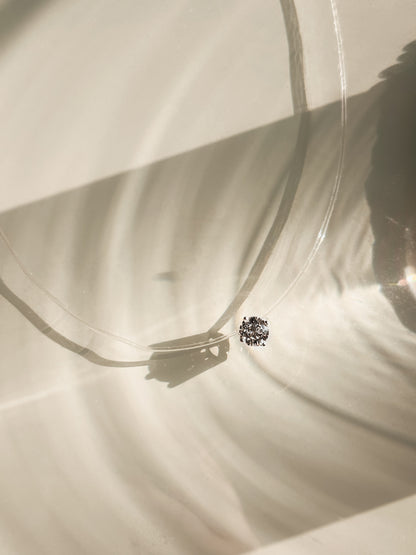 Колие с диамант на корда