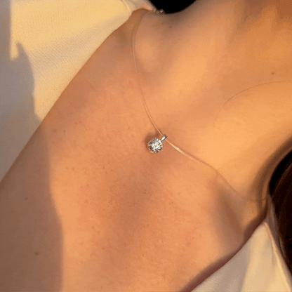 Колие с диамант на корда