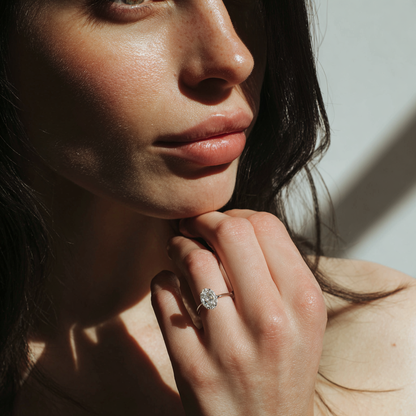 Пръстен „Кристалия“ с овален диамант
