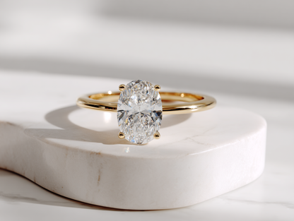 Пръстен „Кристалия“ с овален диамант