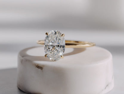 Пръстен „Кристалия“ с овален диамант