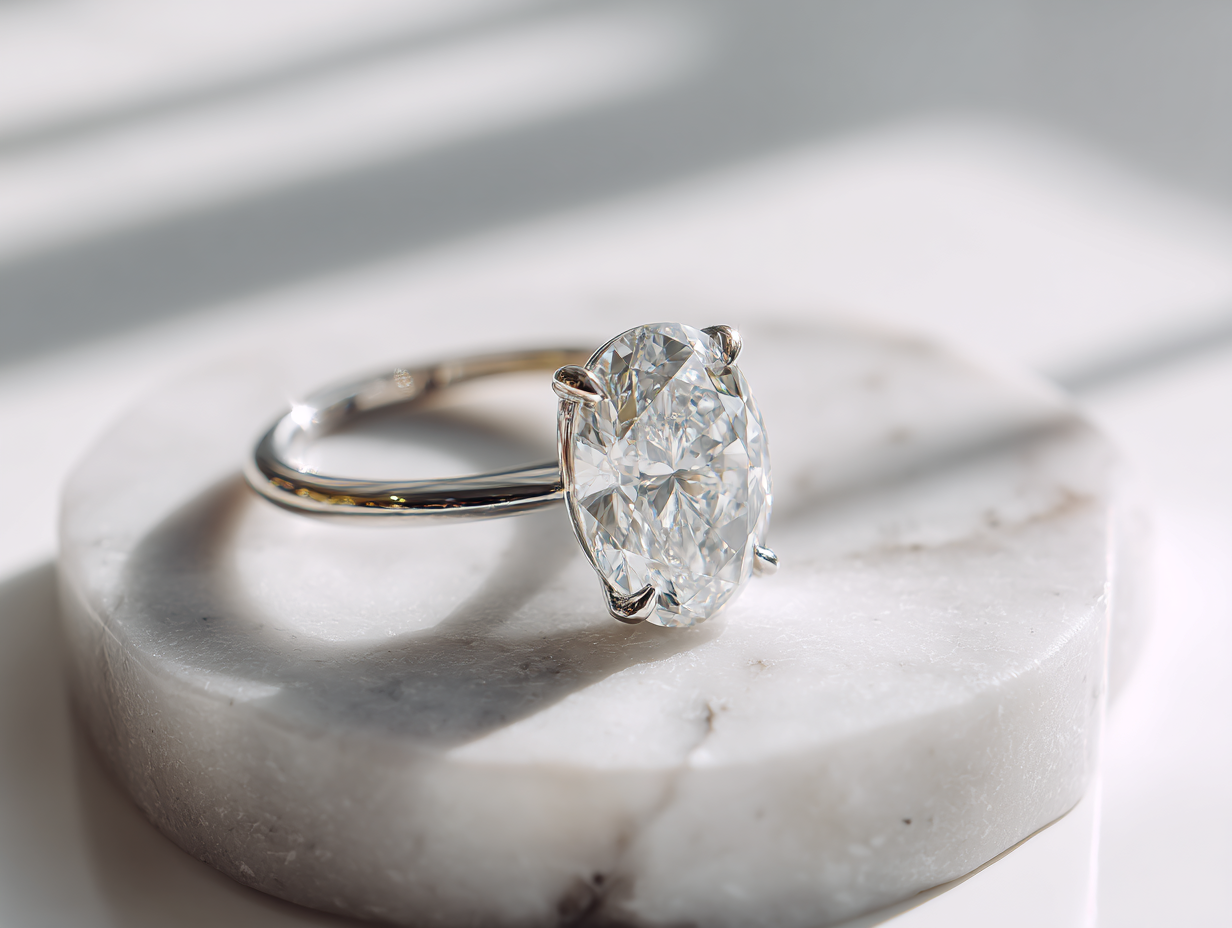 Пръстен „Кристалия“ с овален диамант